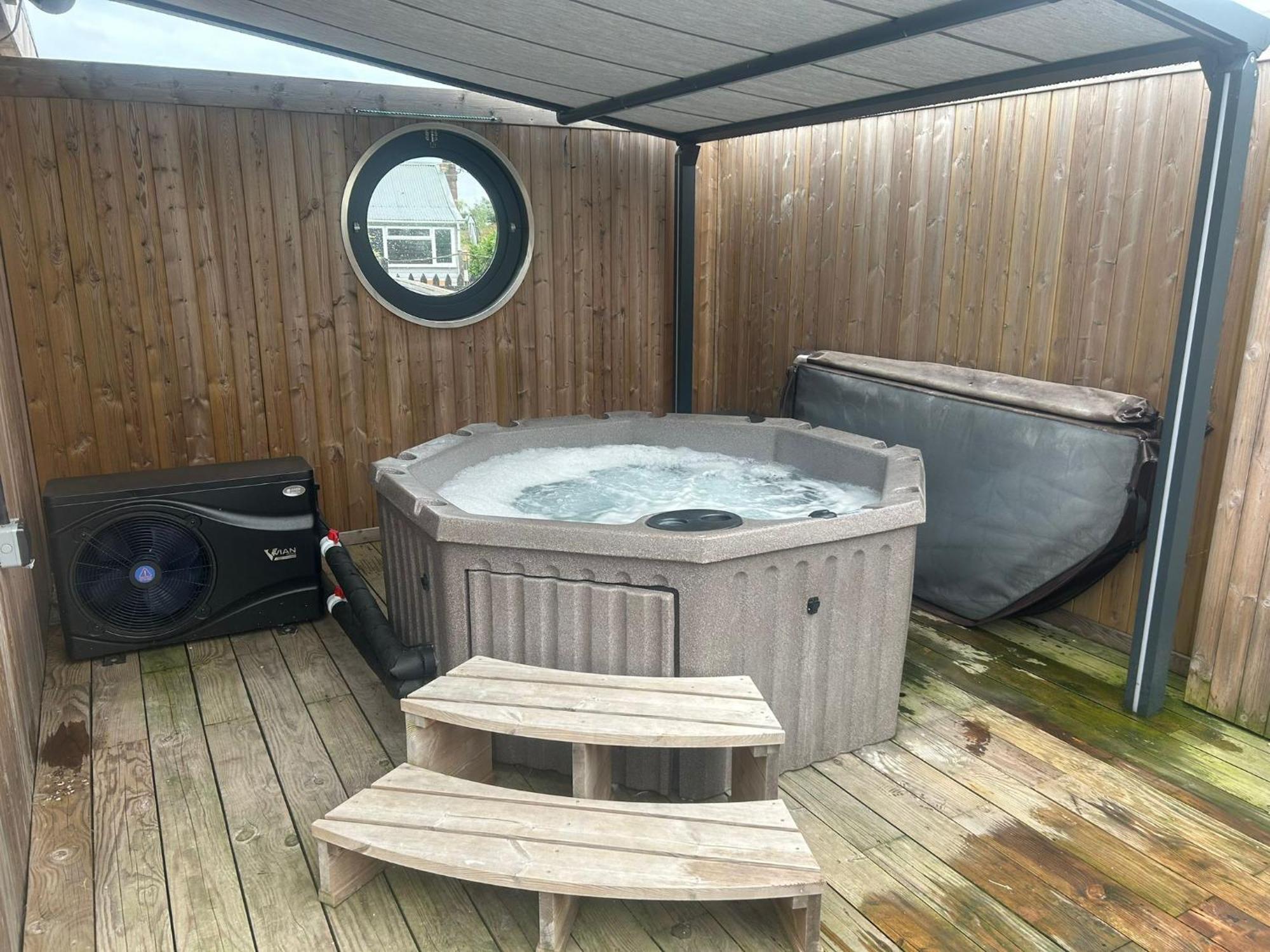 Humberston Boathouse Lodge & Hot Tub - Cleethorpes Beach Cabin Chalet 外观 照片